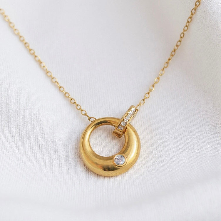 Celestial - Gold Circle Interlock Pendant Necklace