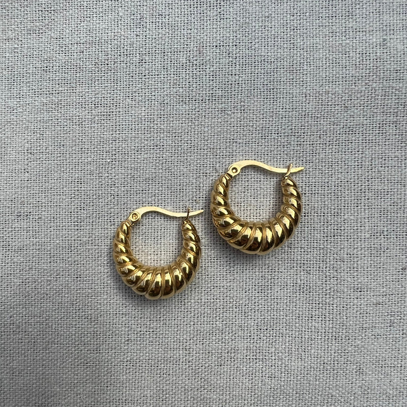 Nora - Gold Croissant Hoops